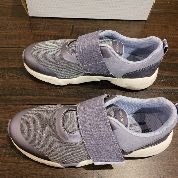 BNIB Girls Saucony Vertex Shoes, size 3.5 - Picture 2 of 4